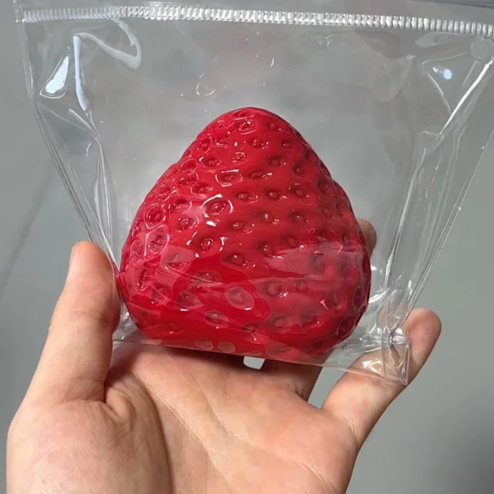 Strawberry Squeeze Toy Fidget  - Party Games Game のレビューと価格