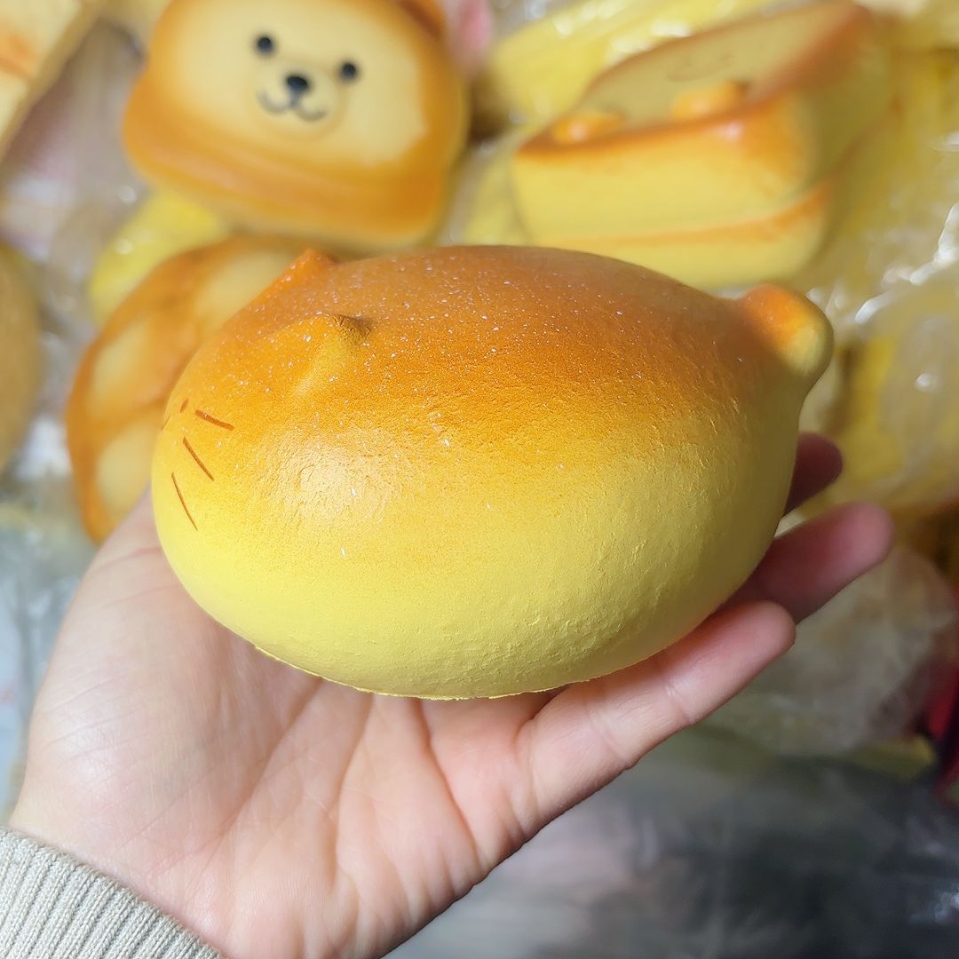 Big Cat Loaf Squeeze Toy Slow  - Party Games Questions のレビューと価格