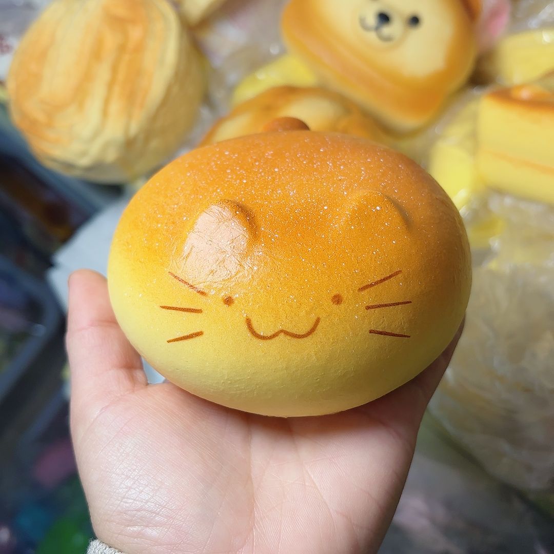 Big Cat Loaf Squeeze Toy Slow  - Party Games Questions のレビューと価格
